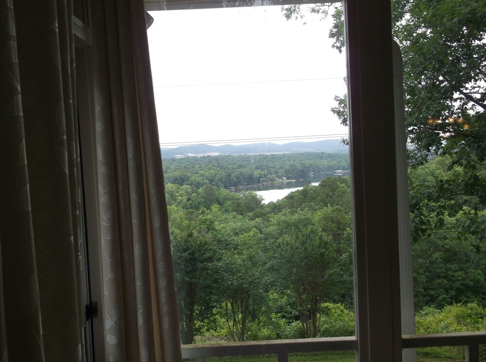 Beautiful Lake Home Views, Book Now!