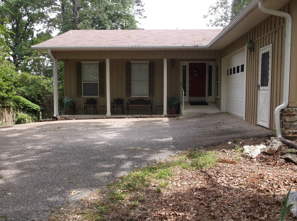 Beautiful Lake Home Views, Book Now!