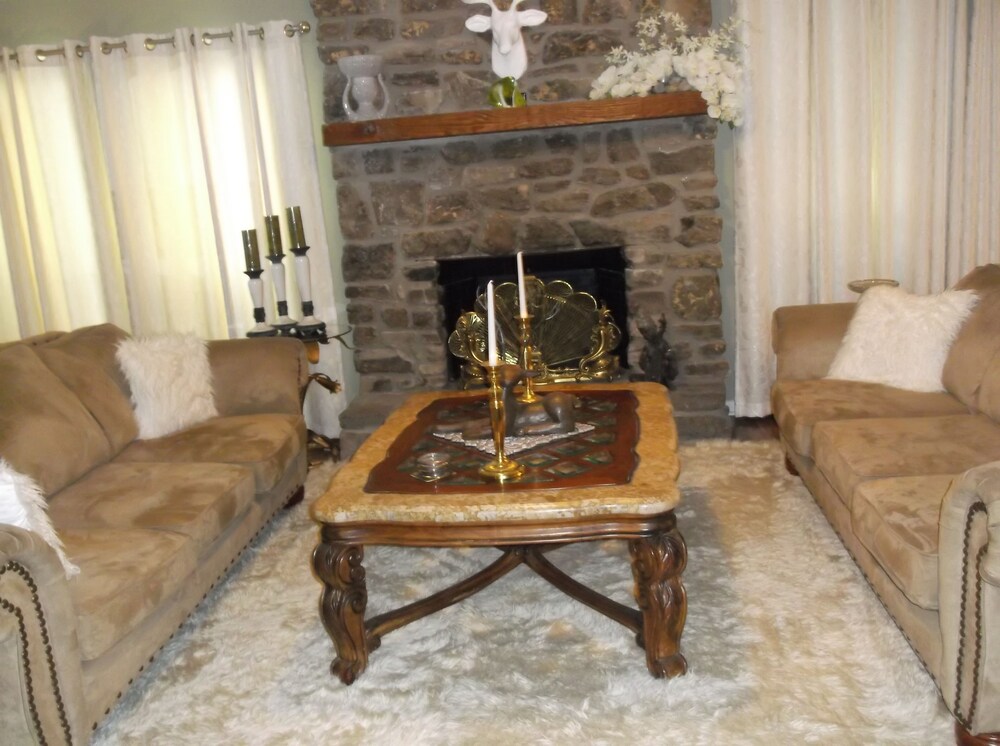 Beautiful Lake Home Views, Book Now!