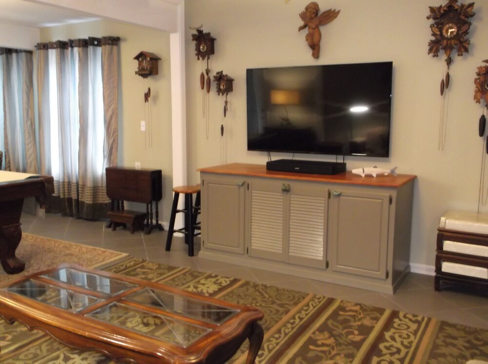 Beautiful Lake Home Views, Book Now!