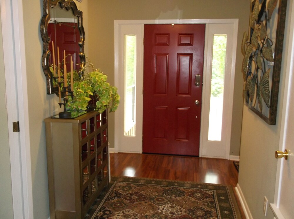 Beautiful Lake Home Views, Book Now!