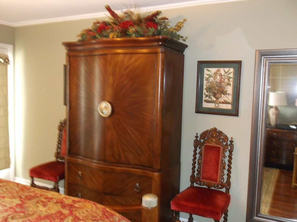 Beautiful Lake Home Views, Book Now!