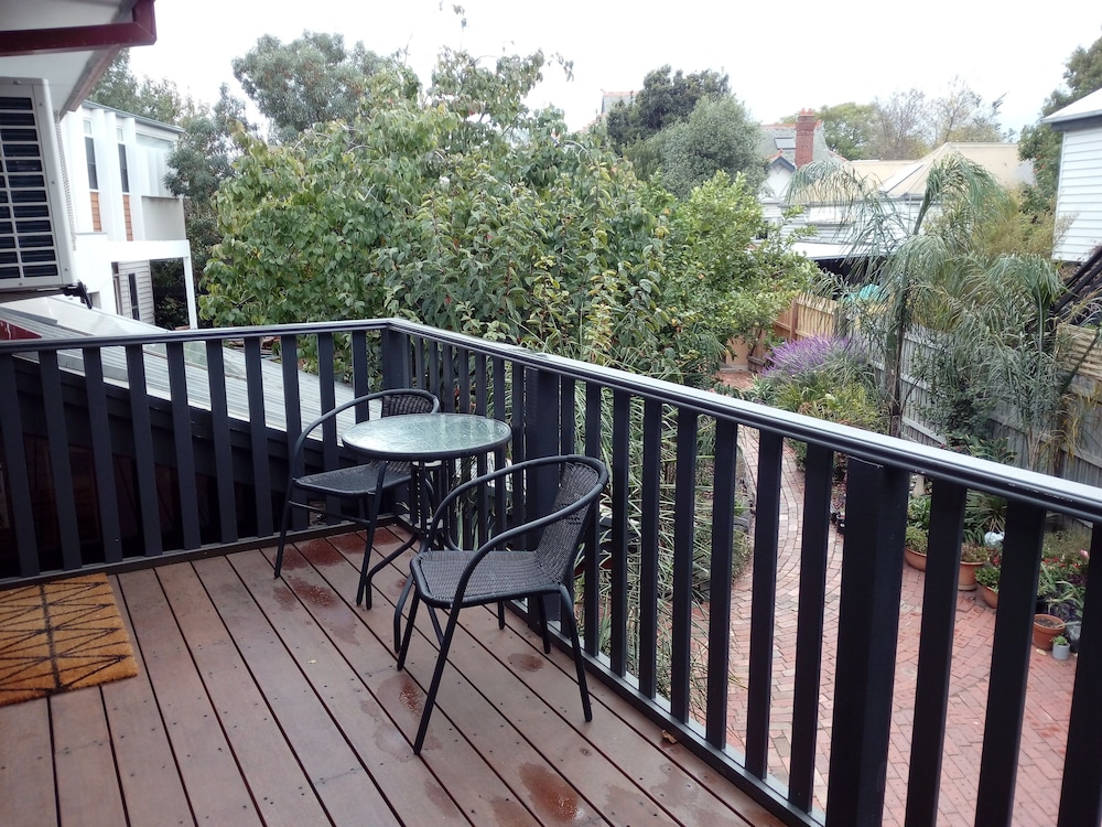 1-2 B/R Apart, Central Williamstown, close to beach, cafes,  trains, shops