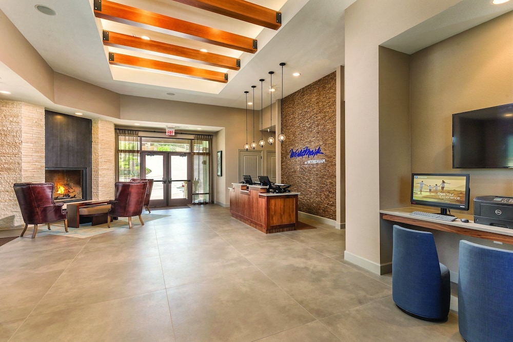 Challenging golf courses and tasteful wineries!