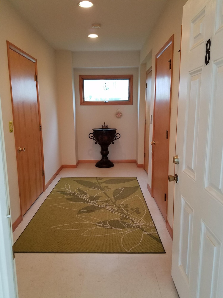 Elevator! Dog friendly! 2nd house from beach. Available 6/24-7/1.