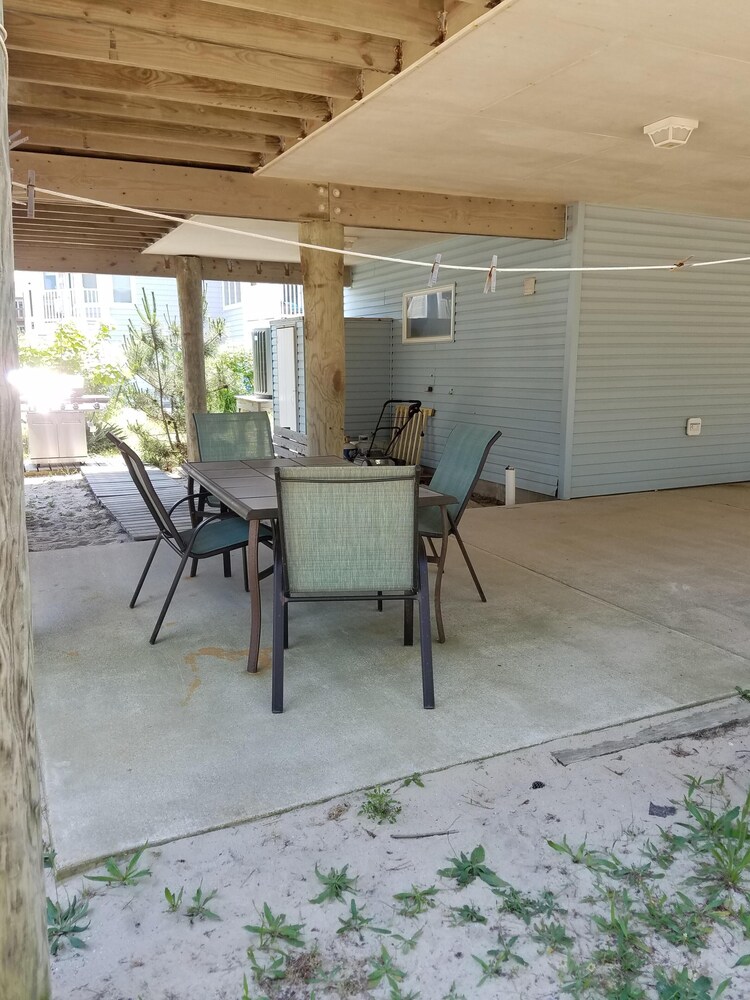 Elevator! Dog friendly! 2nd house from beach. Available 6/24-7/1.