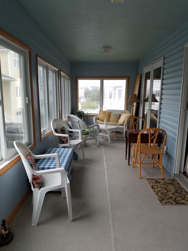 Elevator! Dog friendly! 2nd house from beach. Available 6/24-7/1.