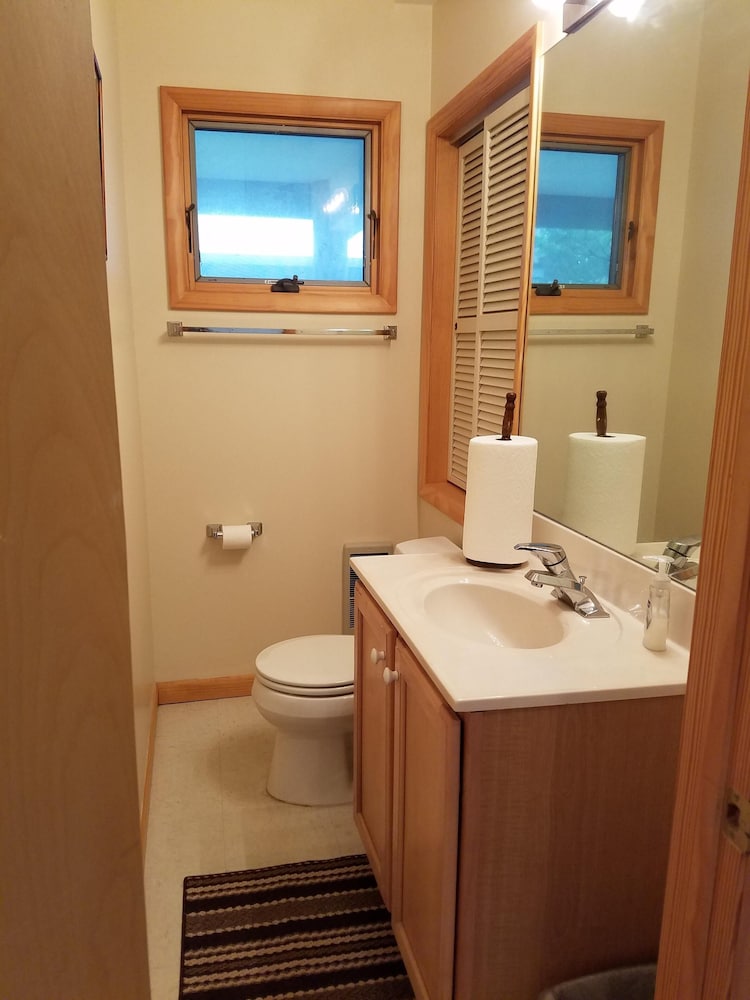 Elevator! Dog friendly! 2nd house from beach. Available 6/24-7/1.