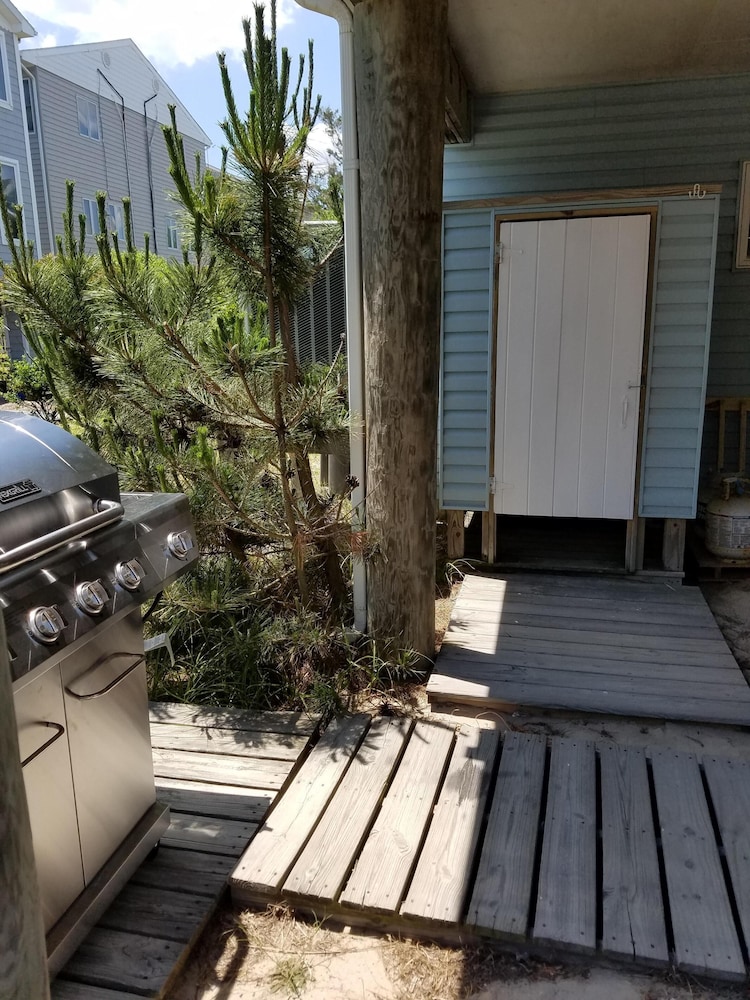 Elevator! Dog friendly! 2nd house from beach. Available 6/24-7/1.