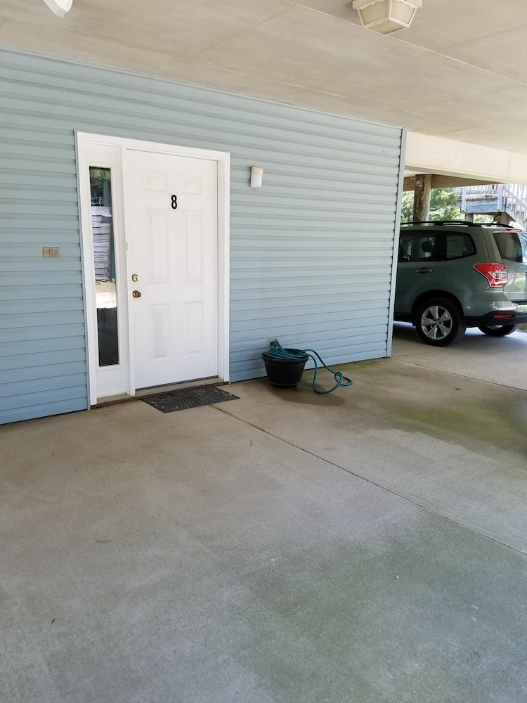 Elevator! Dog friendly! 2nd house from beach. Available 6/24-7/1.