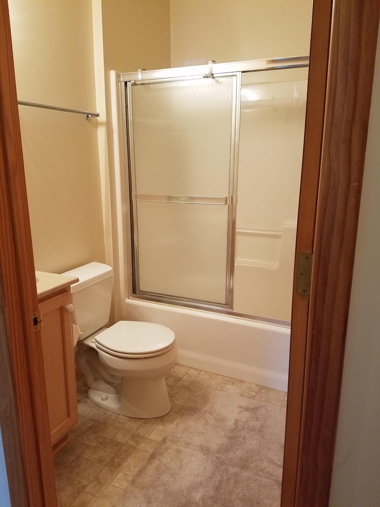 Elevator! Dog friendly! 2nd house from beach. Available 6/24-7/1.