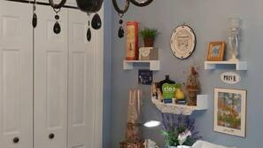 1 bedroom, iron/ironing board, WiFi, linens