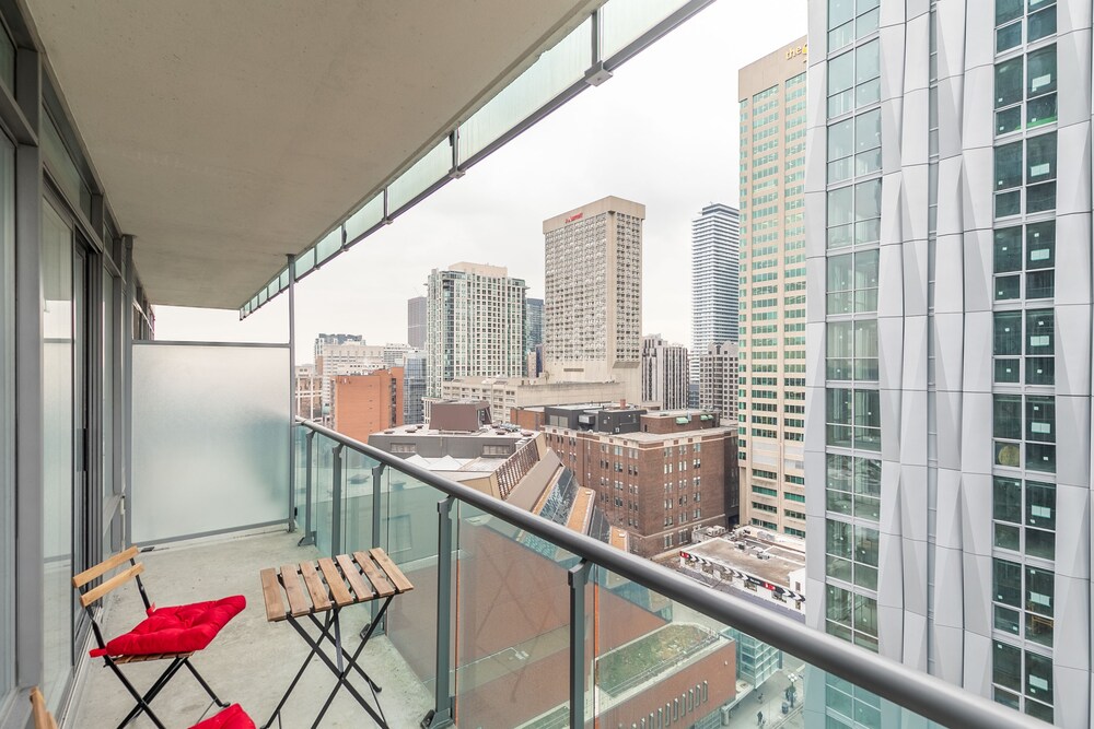 18 Yorkville Avenue In Toronto Canada Expedia - 