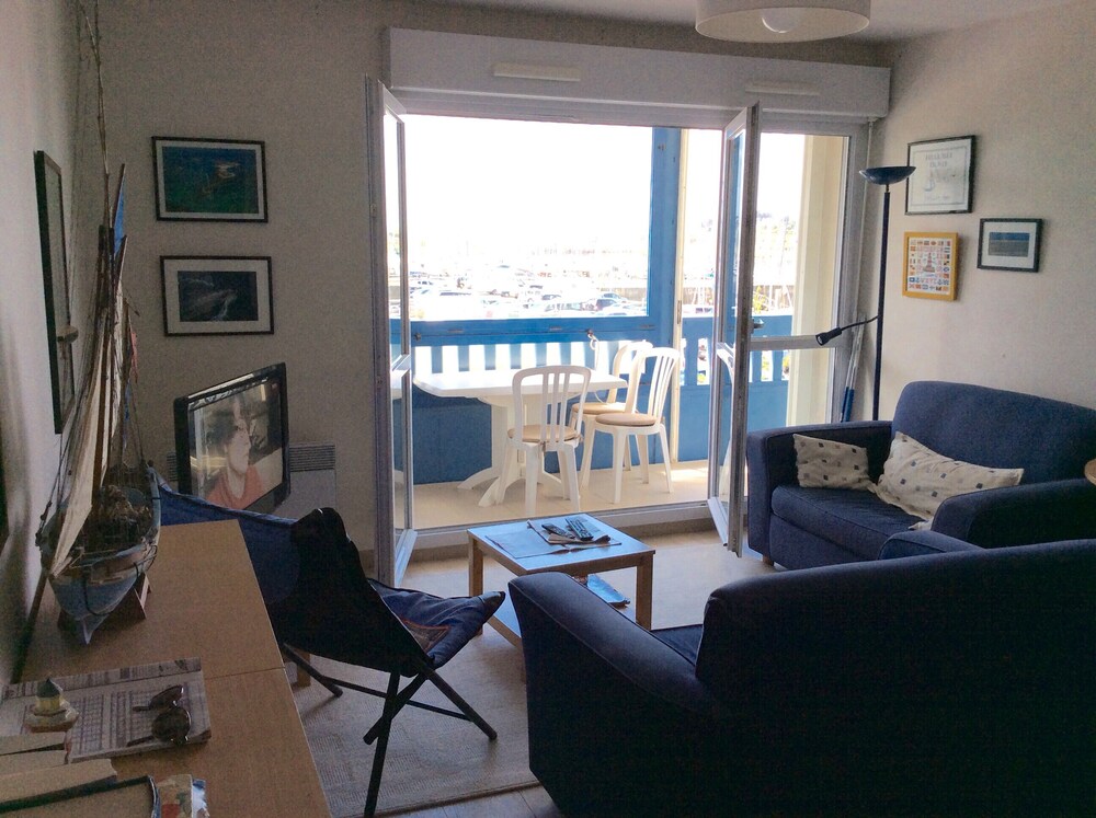 Superb T2 4p ° on Port Crouesty, 38m2 + 15 m2 Balc, exp SO, Swimming Pool, Beach 300m in Arzon, France