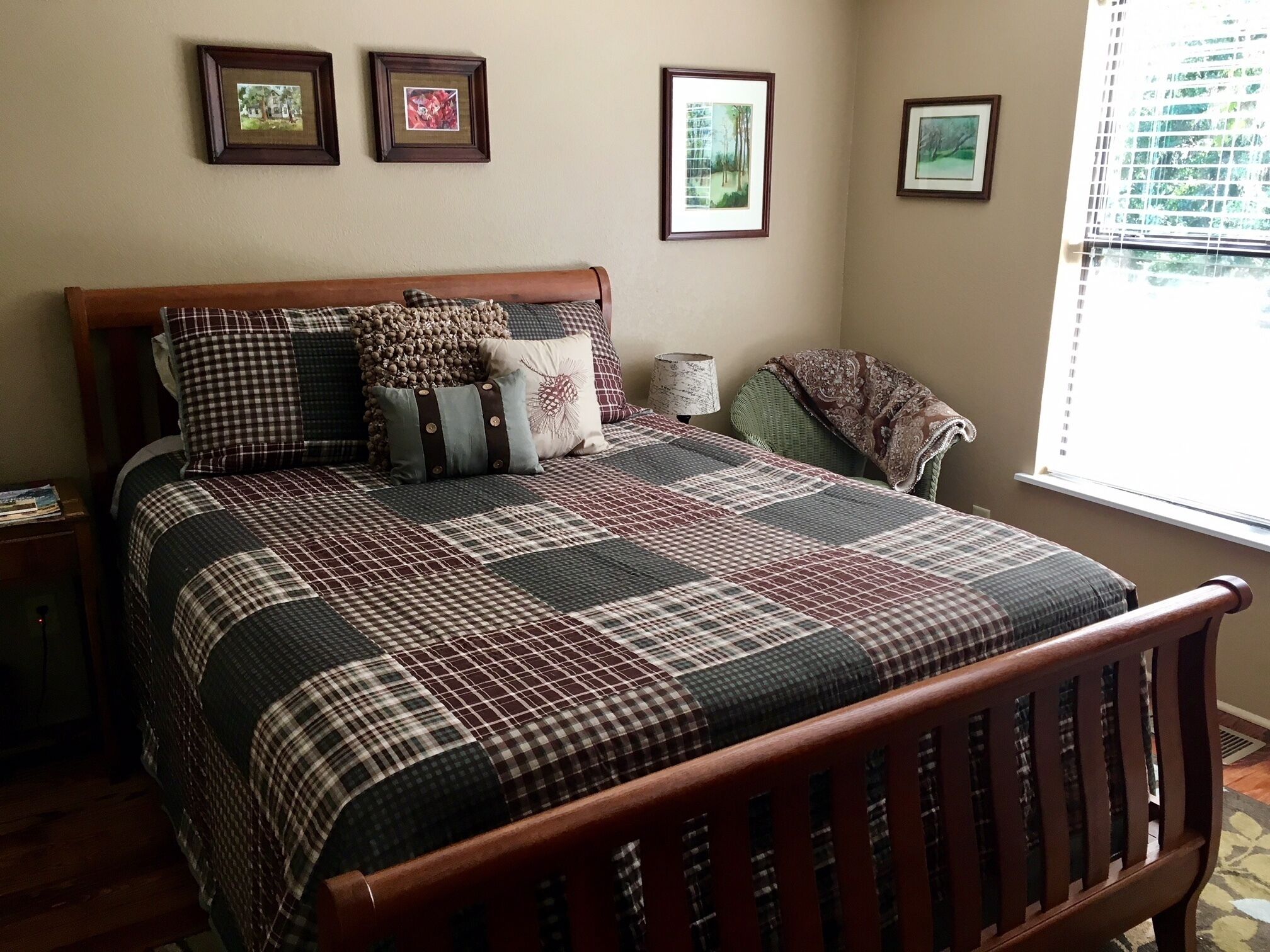 Clean, Safe, Remote Waterfront Cabin With Lovely Views! in Longview, United States