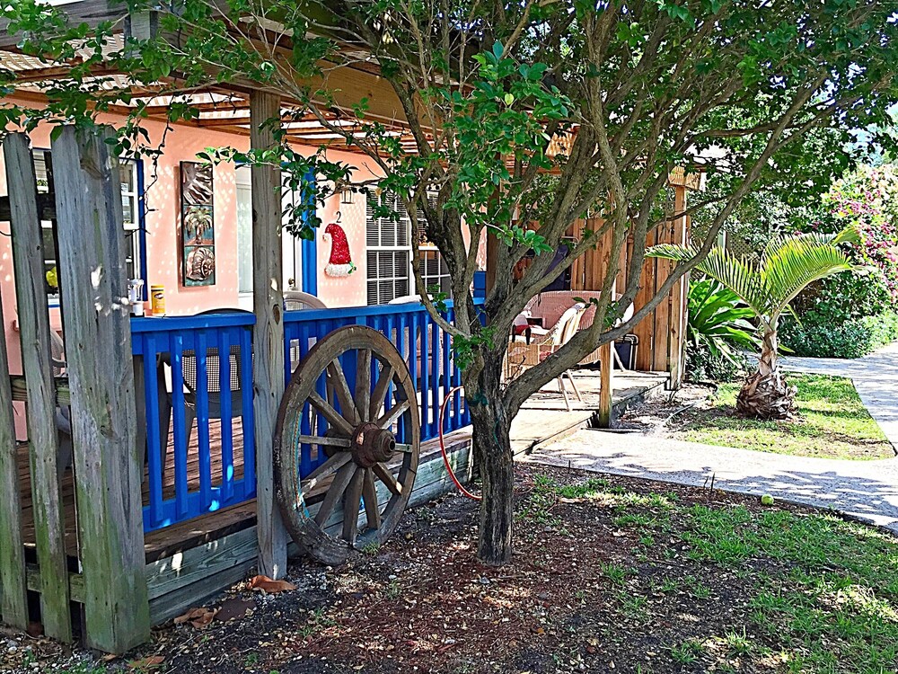 Walk to the beach, Adorable Garden Apartment Delray Beach Vrbo