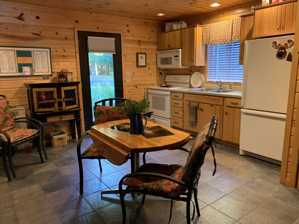 Cozy, comfortable lakeside studio cabin Manitowish Waters Vrbo