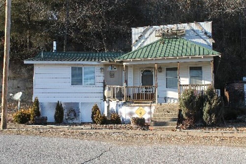 Great Cabin on Osage River in Tuscumbia, MO in Tuscumbia Best Rates