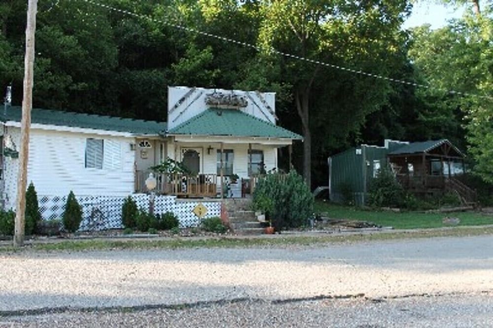 Great Cabin on Osage River in Tuscumbia, MO in Tuscumbia Best Rates