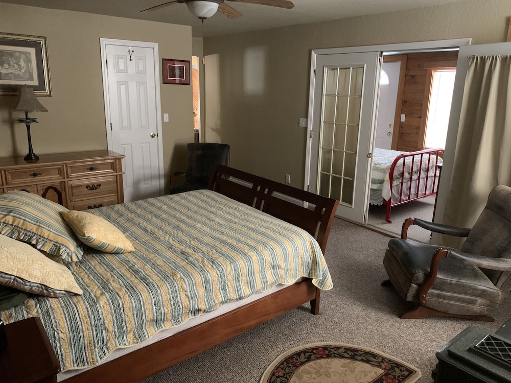 Great Cabin on Osage River in Tuscumbia, MO in Tuscumbia Best Rates