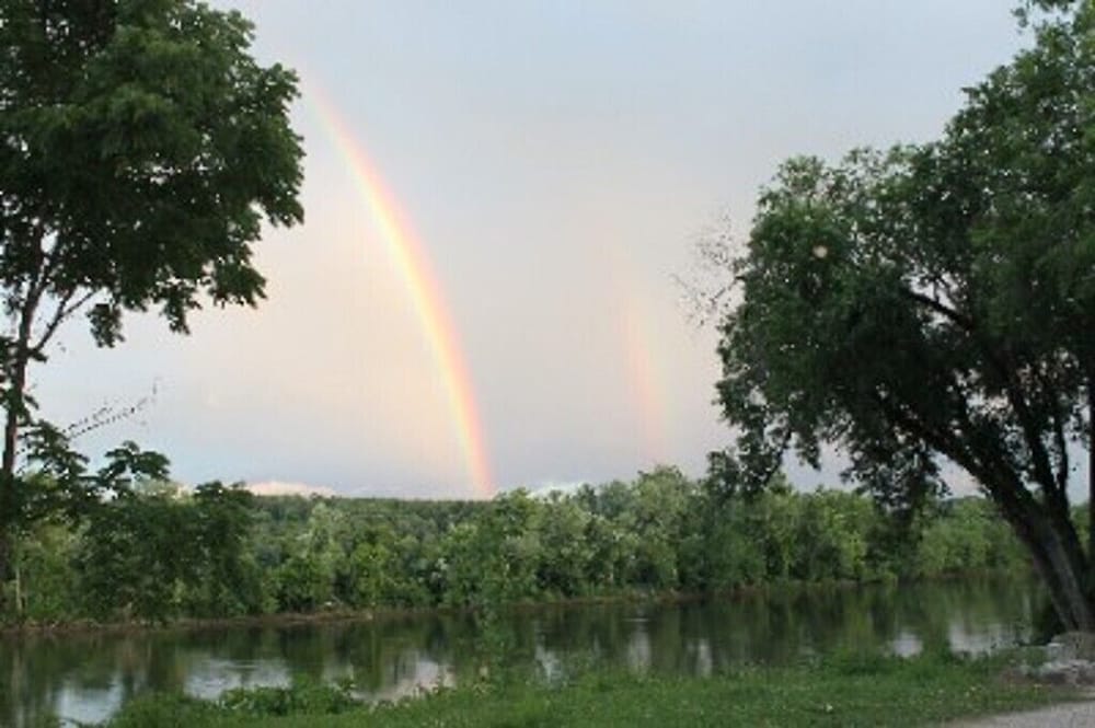 Great Cabin on Osage River in Tuscumbia, MO in Tuscumbia Best Rates