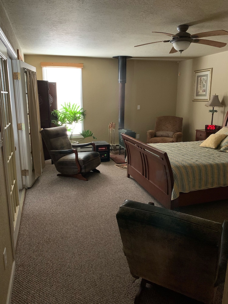 Great Cabin on Osage River in Tuscumbia, MO Deals & Reviews (Tuscumbia