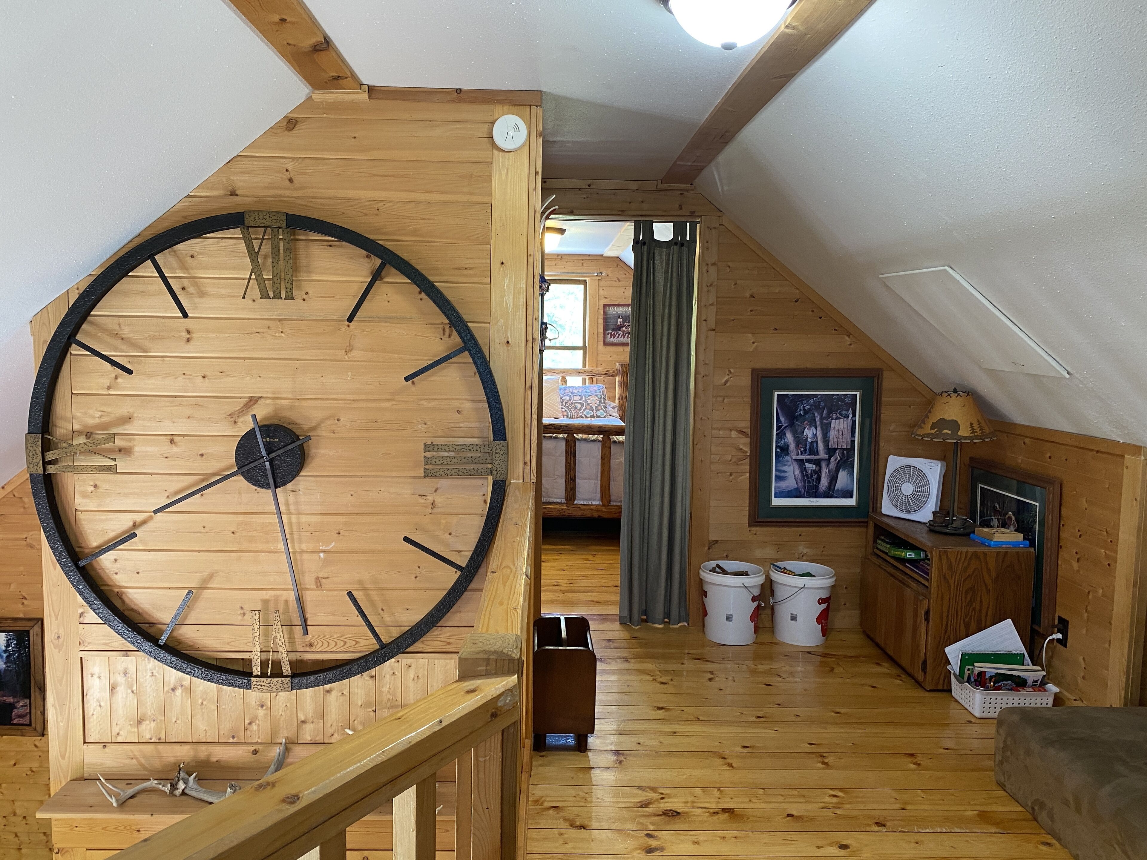 Back Rhoades-Close to Black Hills Attractions, WiFi & Hot Tub in Deadwood, United States