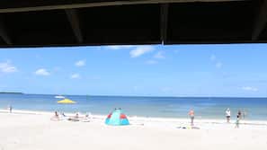Beach nearby, sun-loungers, beach towels