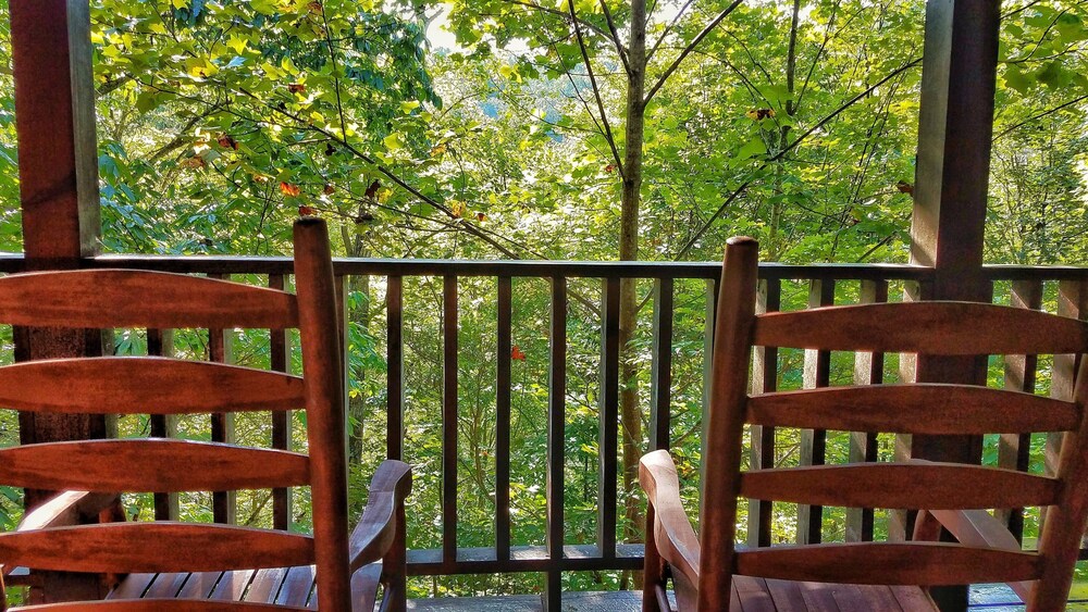 Applejack Hollow Cabin