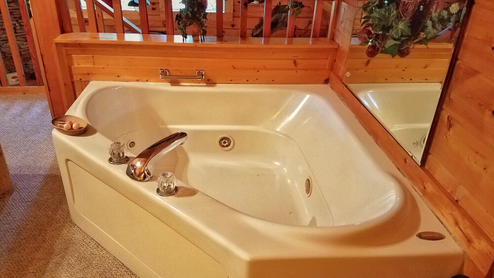 Applejack Hollow Cabin