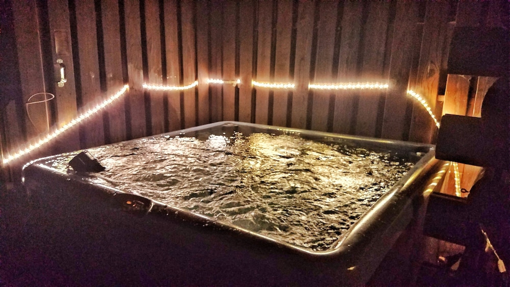 Applejack Hollow Cabin