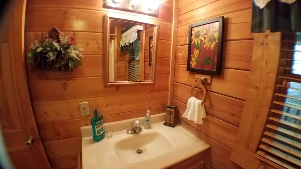 Applejack Hollow Cabin