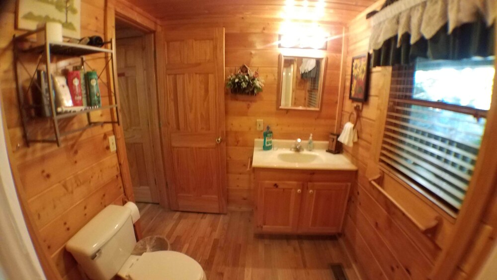 Applejack Hollow Cabin