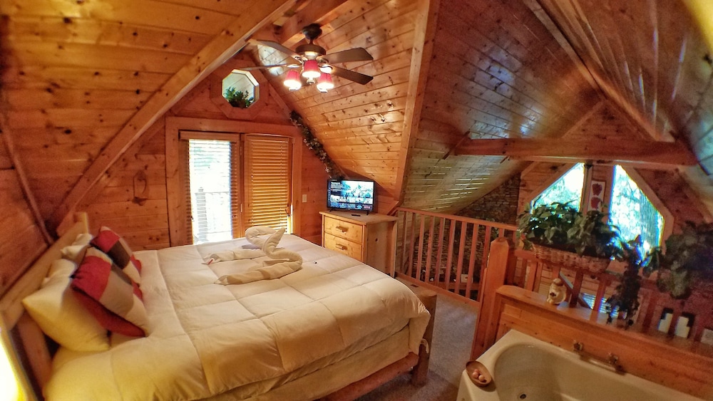 Applejack Hollow Cabin