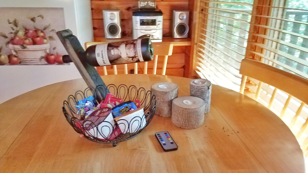 Applejack Hollow Cabin