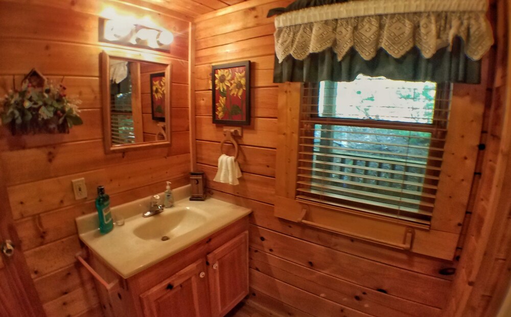 Applejack Hollow Cabin