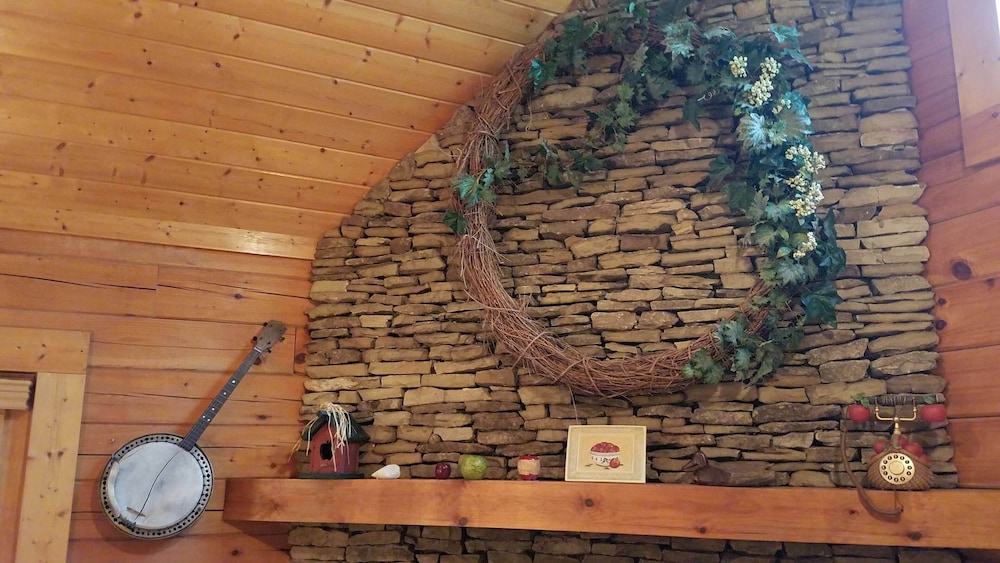 Applejack Hollow Cabin