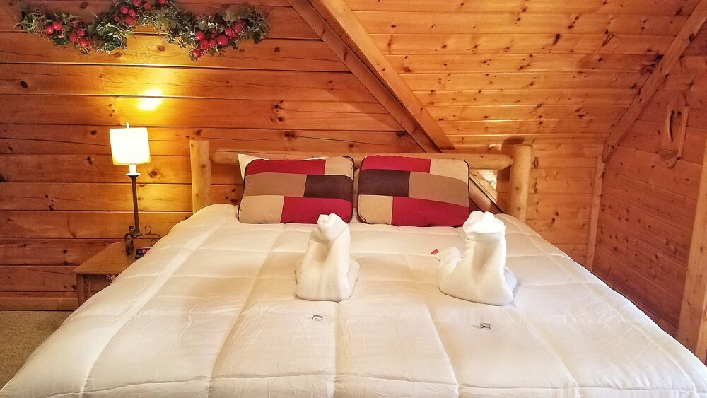 Applejack Hollow Cabin