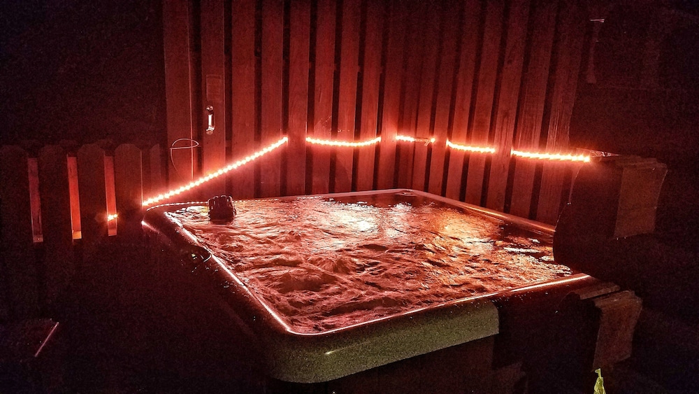 Applejack Hollow Cabin