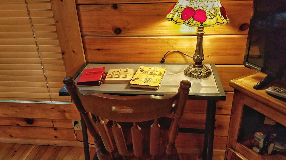 Applejack Hollow Cabin