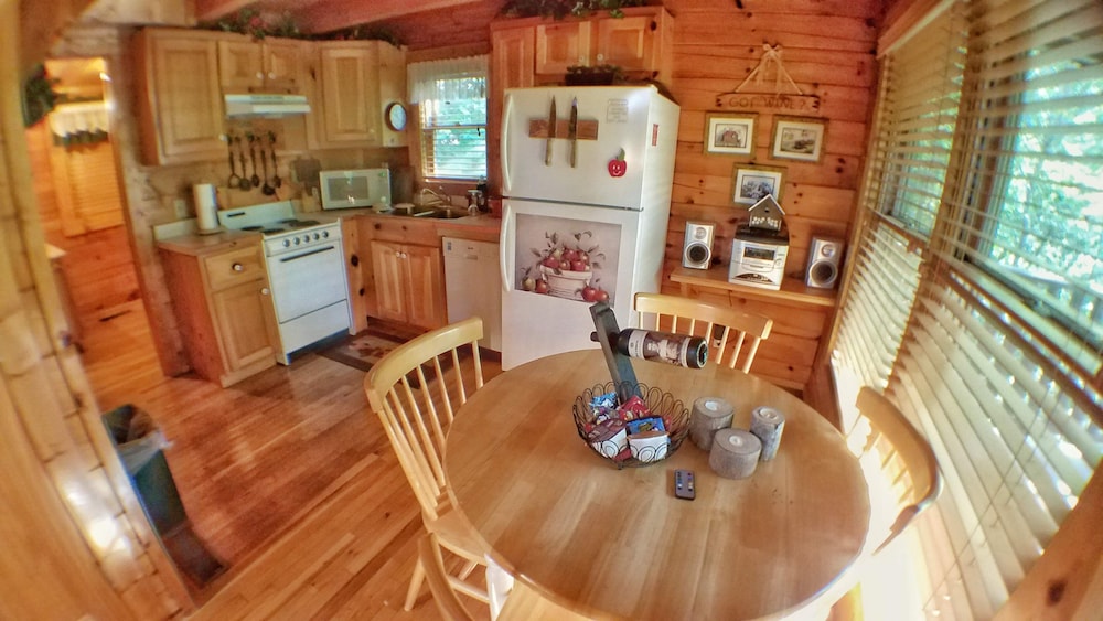 Applejack Hollow Cabin