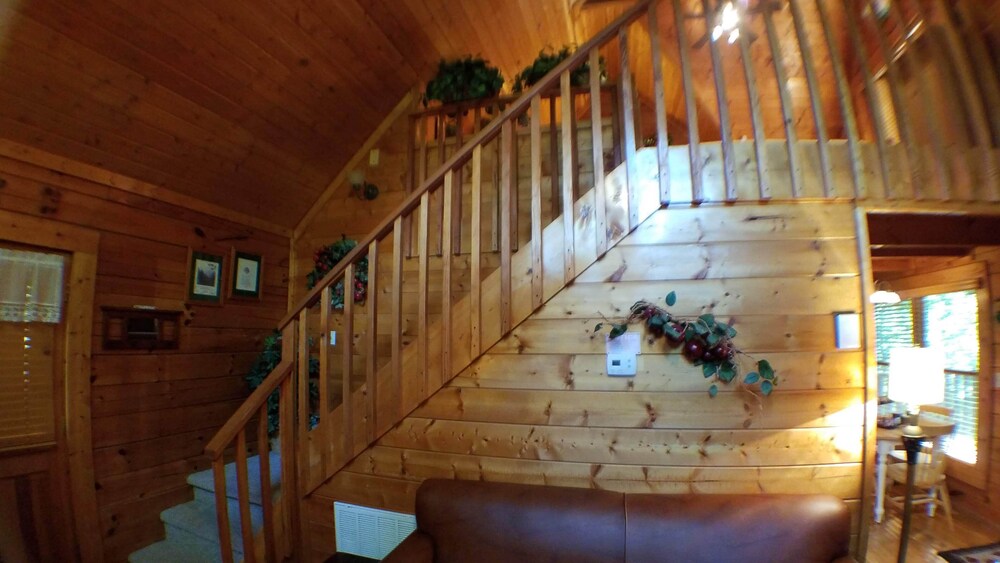 Applejack Hollow Cabin