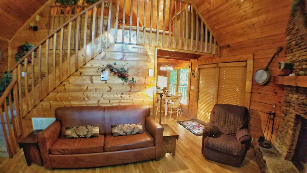 Applejack Hollow Cabin