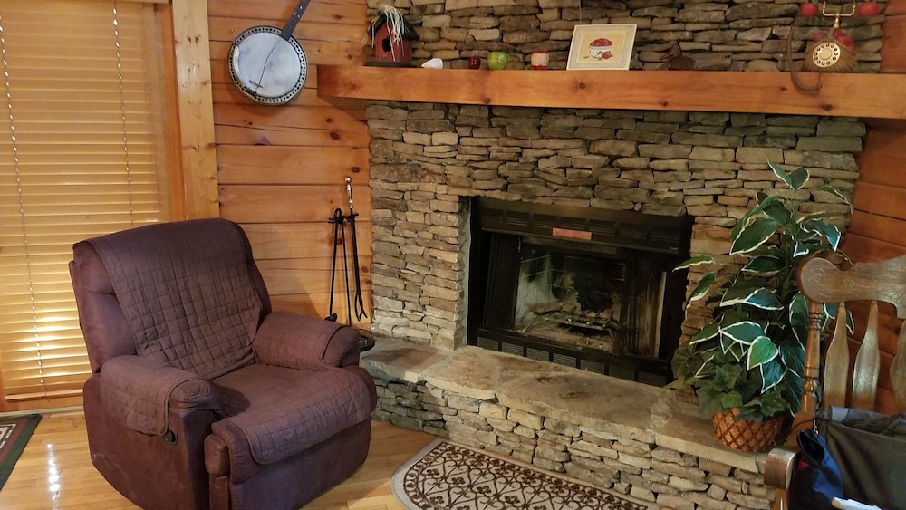 Applejack Hollow Cabin