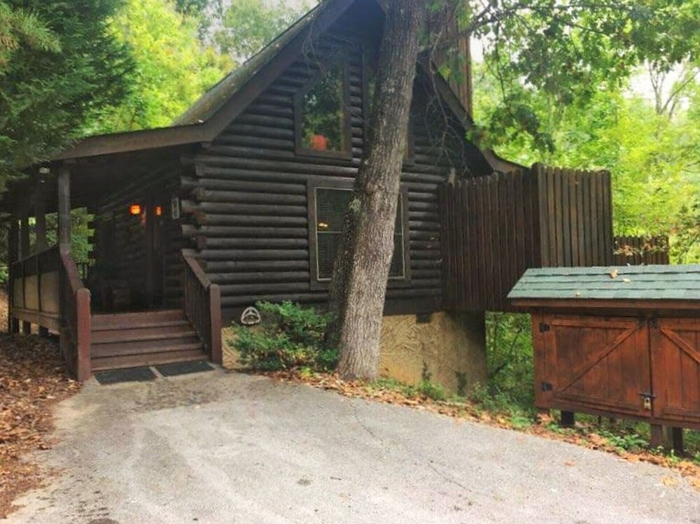 Applejack Hollow Cabin