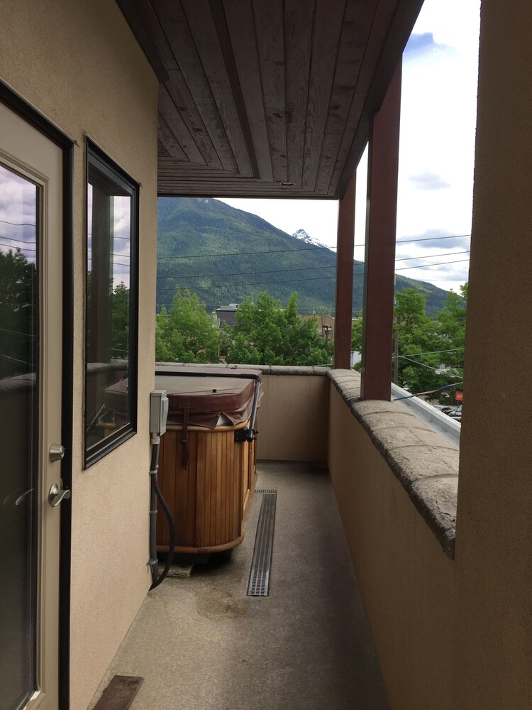 Picture of Premier Silverbear Penthouse Condo - Hot tub, spacious, wrap around ...