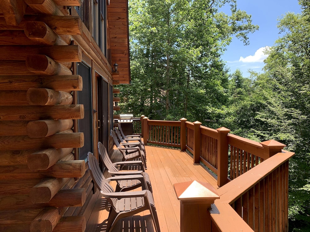 Zen Lake Front Cabin Retreat on Lake Keowee Canoe/Paddleboard/Kayak/Boating!