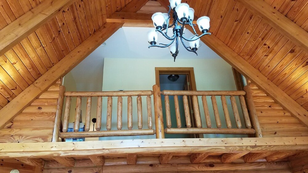 Zen Lake Front Cabin Retreat on Lake Keowee Canoe/Paddleboard/Kayak/Boating!