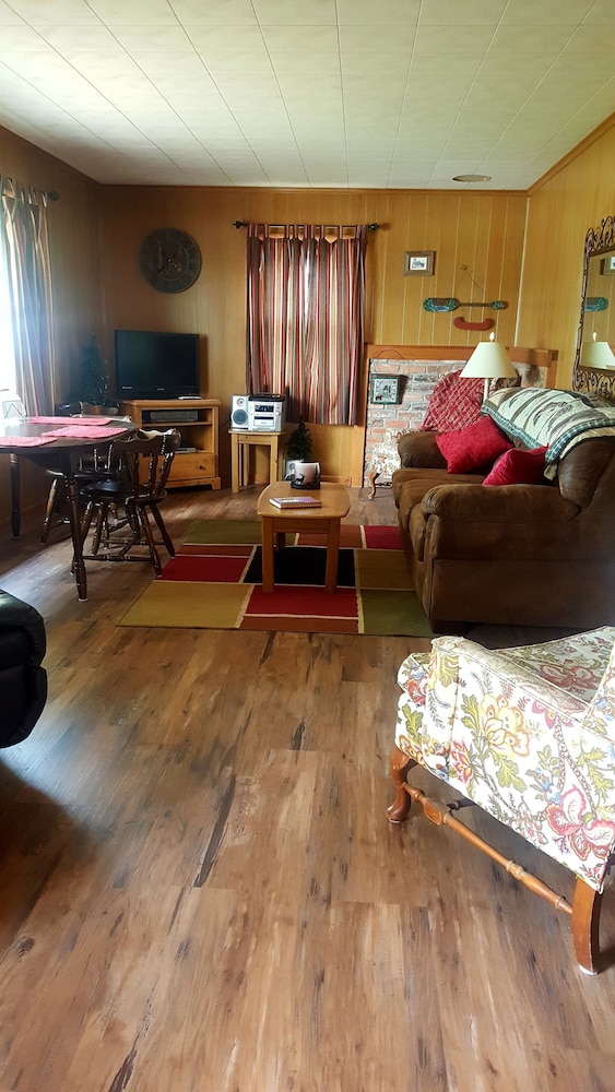 Grandma's Cozy Sunset Cottage on Mullett Lake Cheboygan County Vrbo
