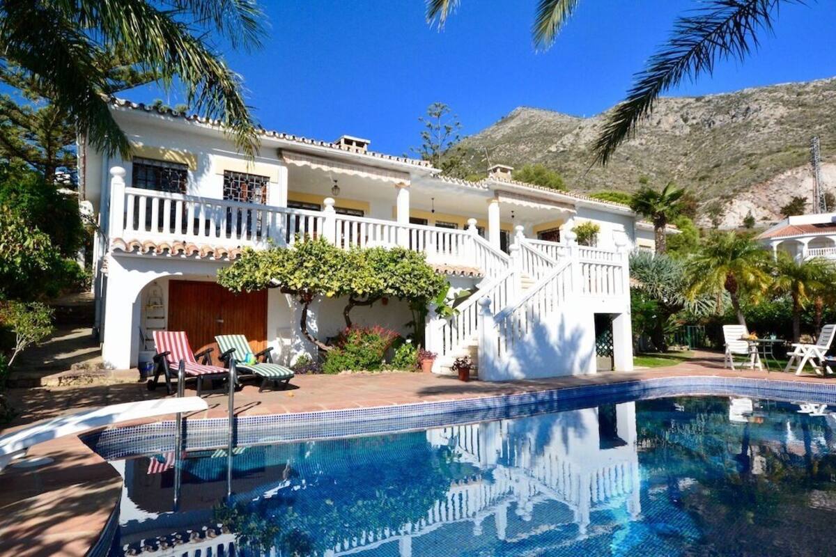 Arroyo de la Miel Villa, Sleeps 10 With Pool, Air Con and Wifi: Preços,  promoções e comentários | Expedia.com.br